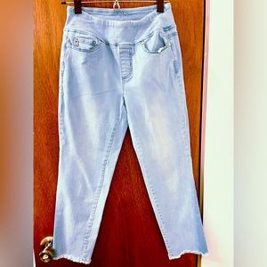 Belle by Kim Gravel Flexibelle Denim Crop Pant, Size 2, Light Wash NWOT